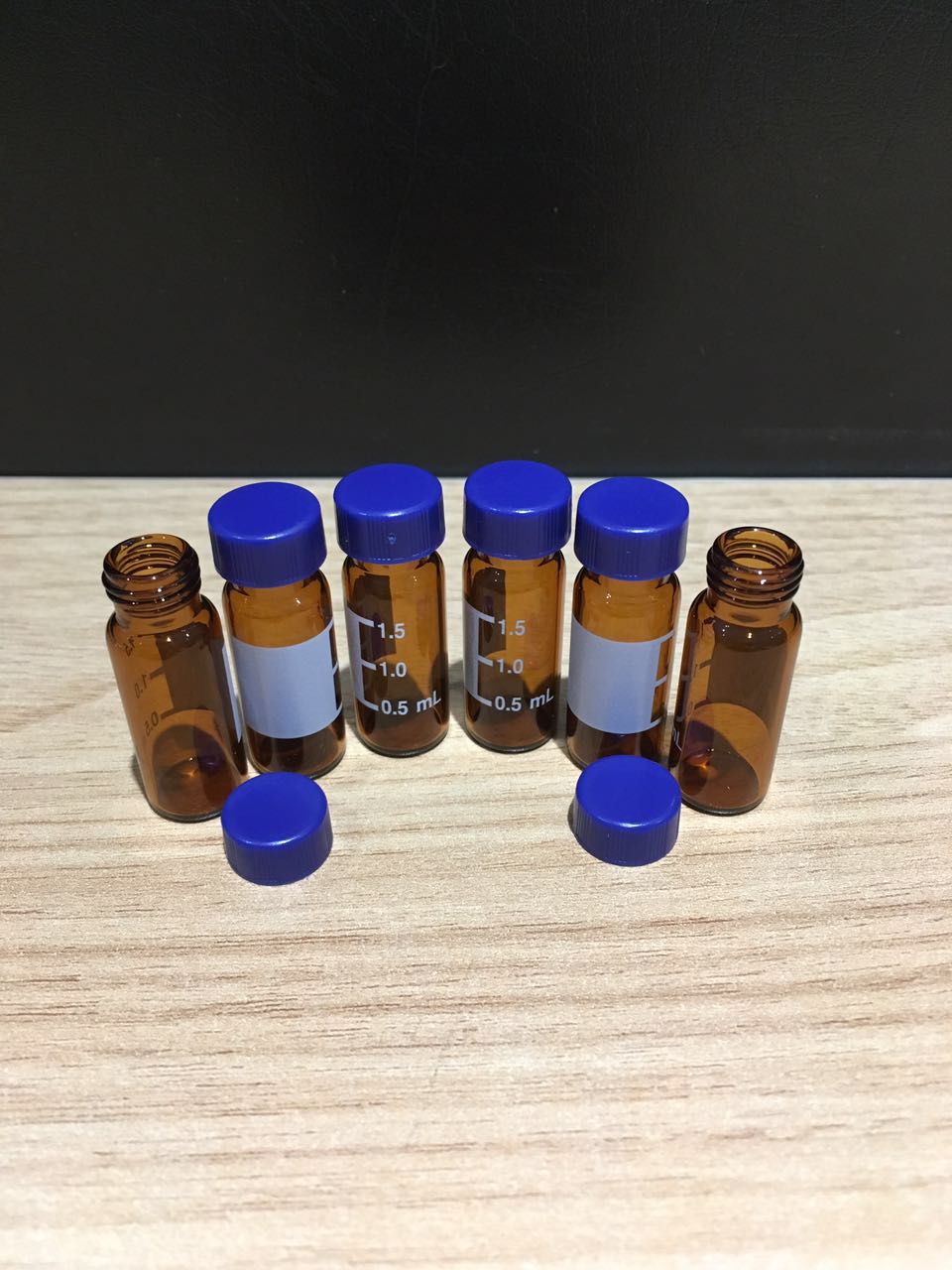 V315002,螺紋口棕色樣品瓶2ml(11.6*32mm實心藍蓋紅PTFE/白硅膠墊）100/套